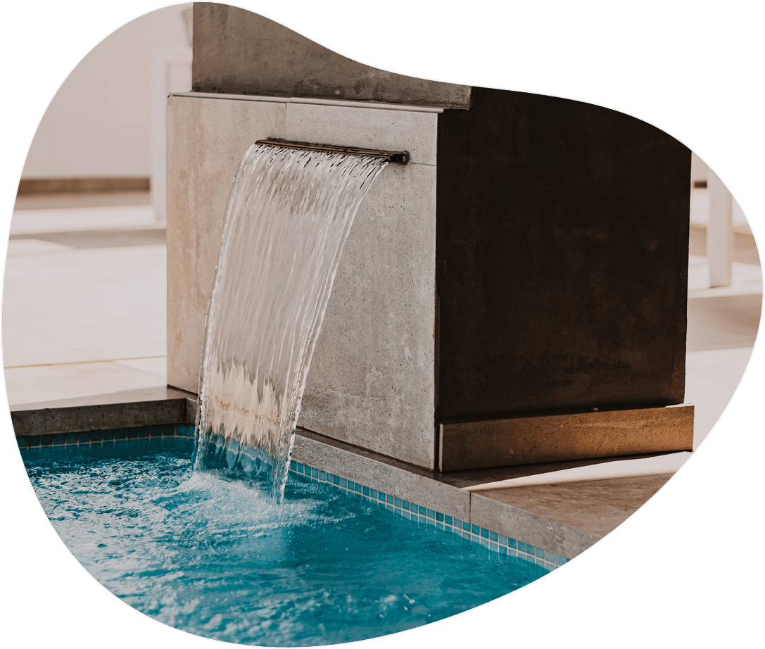 Construction de fontaine d'eau en béton projeté