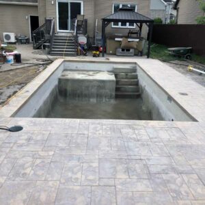 Fabrication de piscine creusée en béton